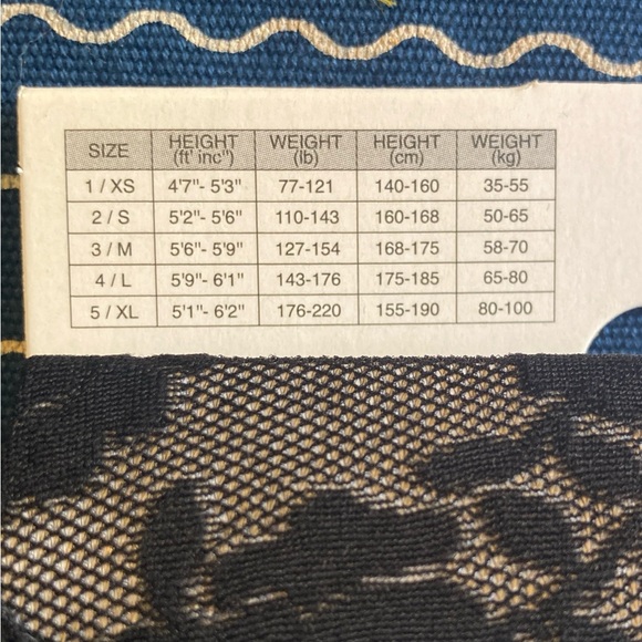 🦁 3/$30 Calzedonia Black Floral Fashion Tights - Picture 3 of 3